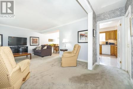 69 EAST WILLOW GATE, Toronto (rouge), Ontario M1C 2M7, Canada