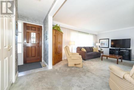 69 EAST WILLOW GATE, Toronto (rouge), Ontario M1C 2M7, Canada