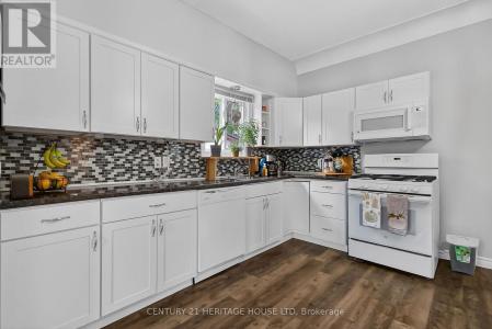 61 REGENT STREET SOUTH, St. Thomas, Ontario N5R 2A4, Canada