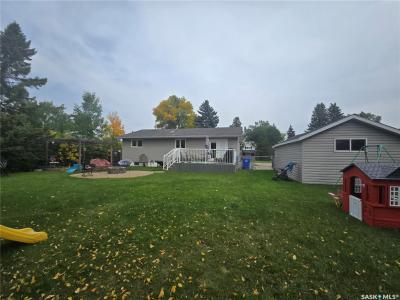 320 RUSSELL STREET, Stoughton, Saskatchewan S0G 4T0, Canada