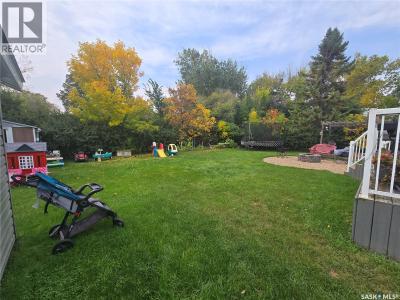 320 RUSSELL STREET, Stoughton, Saskatchewan S0G 4T0, Canada