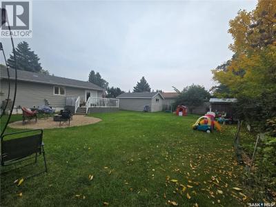 320 RUSSELL STREET, Stoughton, Saskatchewan S0G 4T0, Canada
