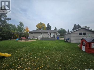 320 RUSSELL STREET, Stoughton, Saskatchewan S0G 4T0, Canada