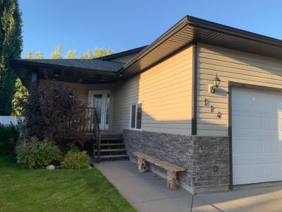 114 POPLAR DRIVE, Whitecourt, 阿爾伯塔 T7S 1X1, 加拿大