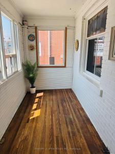 869 PAPE AVENUE E, Toronto, Ontario M4K 3T7, Canada