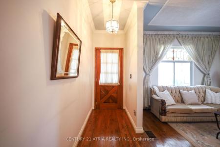 869 PAPE AVENUE E, Toronto, Ontario M4K 3T7, Canada