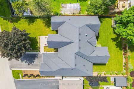 679 HIAWATHA BOULEVARD, Hamilton, Ontario L9G 3A6, Canada