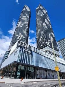 138 DOWNES STREET, Toronto, Ontario M5E 0E4, Canada