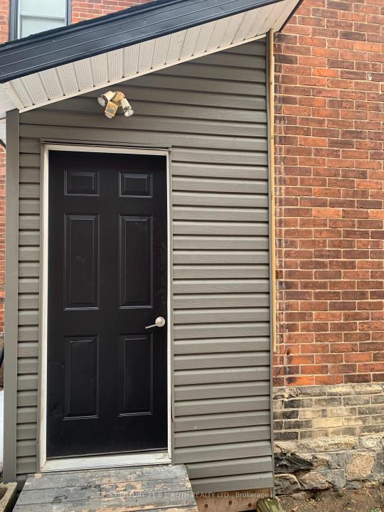 172 DUNLOP STREET W, Barrie, Ontario L4N 1B3, Canadá