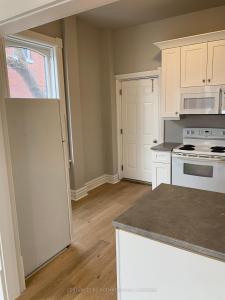 172 DUNLOP STREET W, Barrie, Ontario L4N 1B3, Canadá