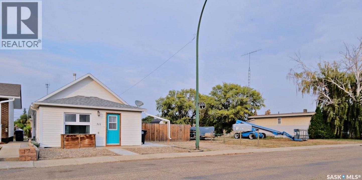 311 5TH AVENUE W, Biggar, Saskatchewan S0K 0M0, Canada