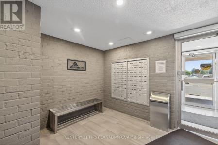 144 CONWAY DRIVE, London South (south X), Ontario N6E 3N3, Canada