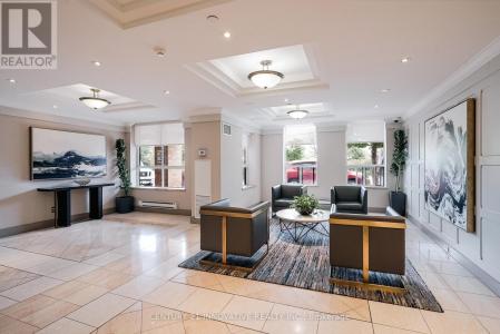 330 MCCOWAN ROAD, Toronto (eglinton East), Ontario M1J 3N3, Canada