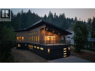 1572 TREADWELL STREET, Rossland, British Columbia V0G 1Y0, Canada
