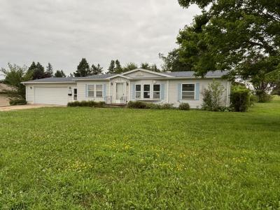 718 Edgeland, Gladbrook, Iowa 50635, USA