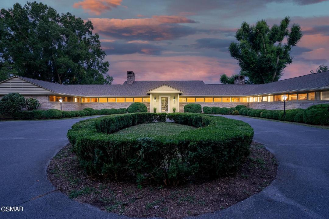 312 Paine Lake Drive, Sevierville, Tennessee 37862