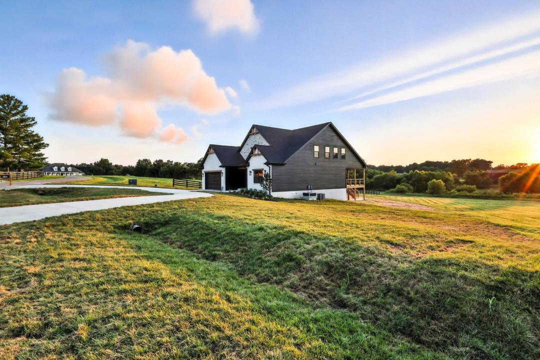 230 Hall Ct, Adams, Tennessee 37010, HOA KỲ