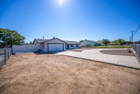 7795 Oakwood, Hesperia, Californie 92345, États-Unis