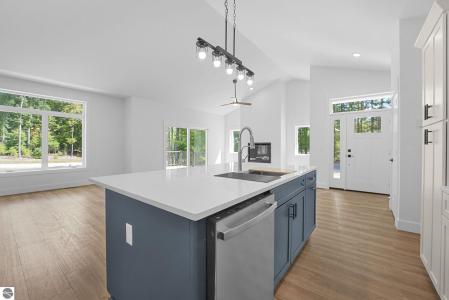 2266 Arbutus Ridge Drive, Traverse City, ميشيغان 49684, الولايات المتحدة