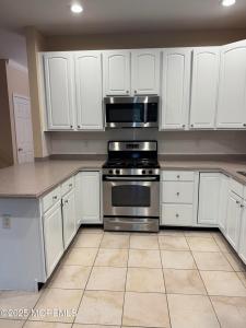 6 Fells Drive, Manalapan, New Jersey 07726