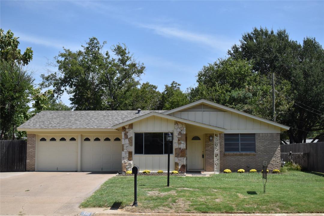 1348 Norwood Drive, Hurst, Texas 76053, USA