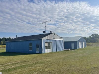 6160 Meredith Grade, Harrison, Michigan 48625, États-Unis