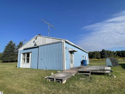 6160 Meredith Grade, Harrison, Michigan 48625, États-Unis