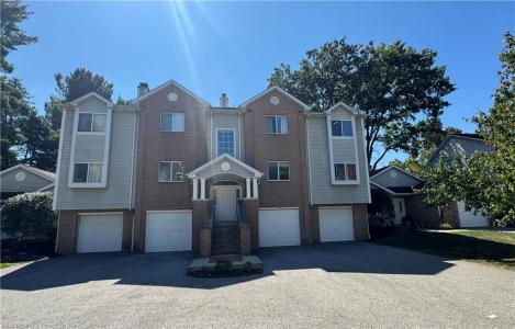 344 Village Point Dr #D, Akron, Ohio 44313, USA