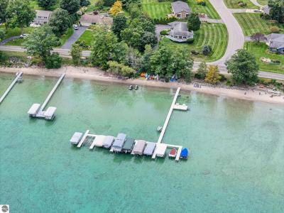 8122 Bay East Court, Traverse City, 密歇根州 49686, 美国