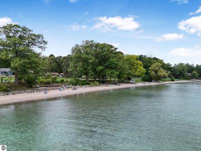 8122 Bay East Court, Traverse City, 密歇根州 49686, 美国