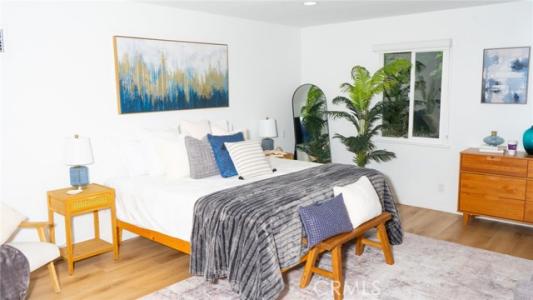 1923 Hollyvista, Los Angeles, California 90027