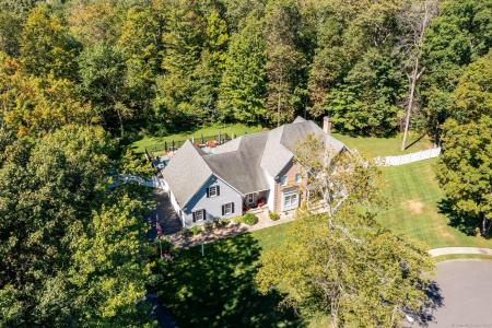 335 Pennwood Place, Bristol, Коннектикут 06010, Соединенные Штаты