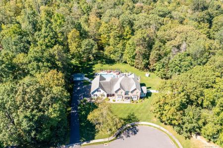 335 Pennwood Place, Bristol, Коннектикут 06010, Соединенные Штаты