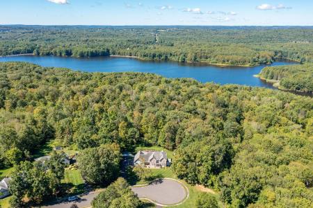 335 Pennwood Place, Bristol, Коннектикут 06010, Соединенные Штаты