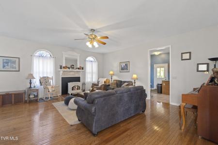 1005 Jackson Hollow Road, Mosheim, Tennessee 37818