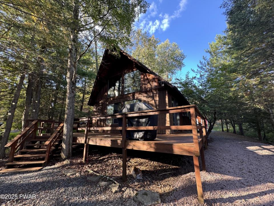 56 Brookfield Road, Lake Ariel, Pennsylvania 18436