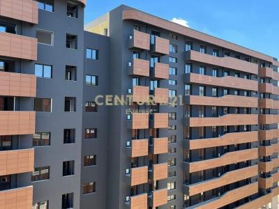 Unaza e Re, Tirana, Albania