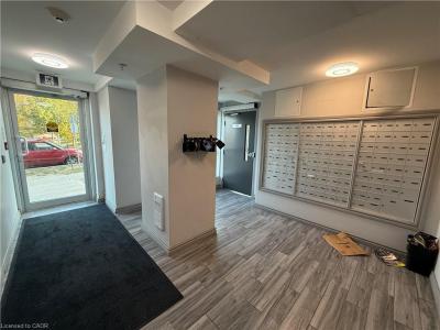 275 LARCH STREET, Waterloo, 온타리오주 N2L 3R2, 캐나다