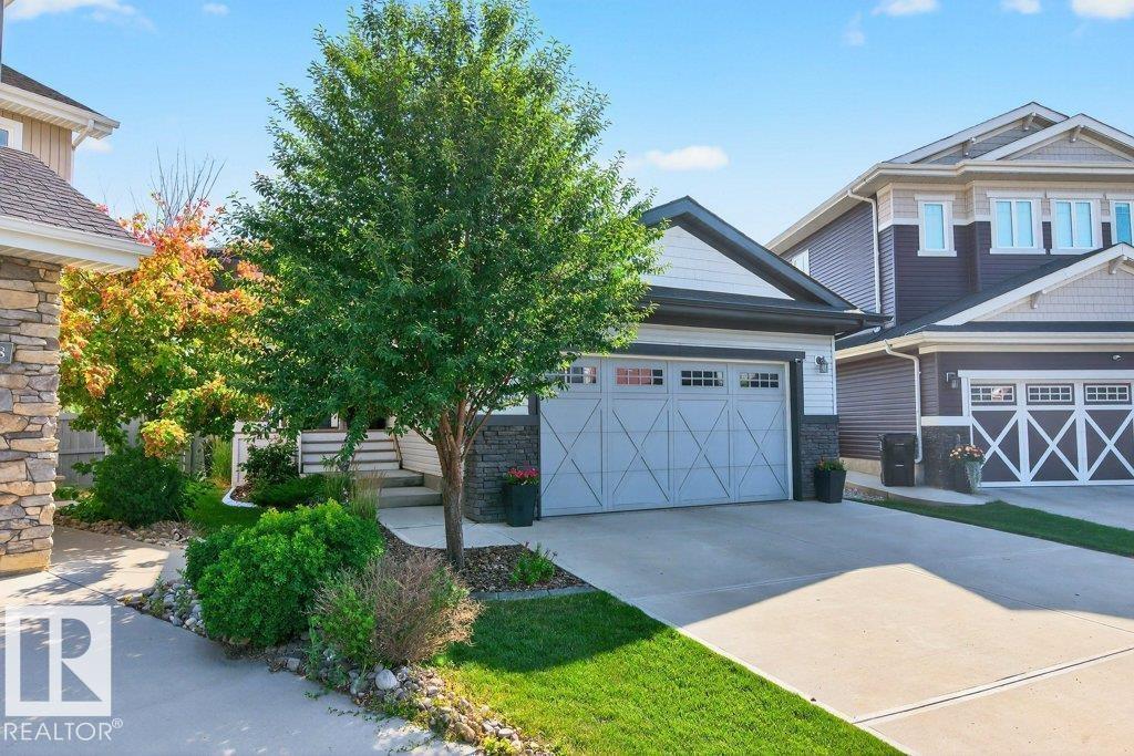 8220 GOURLAY CLOSE NW, Edmonton, Alberta T5T 7E9, Canada