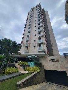 Urbanizacion el Bosque Venta de Pent-House en Residencias Mondriam, Valencia, Carabobo 2001, Venezuela