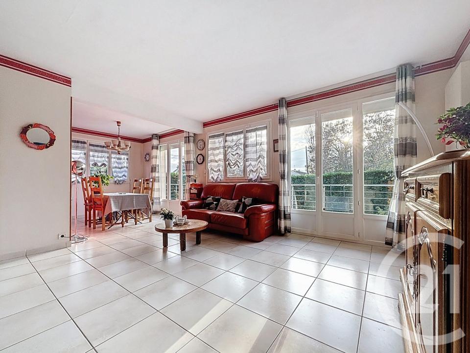 Coubron, Isla De Francia 93470, Francia