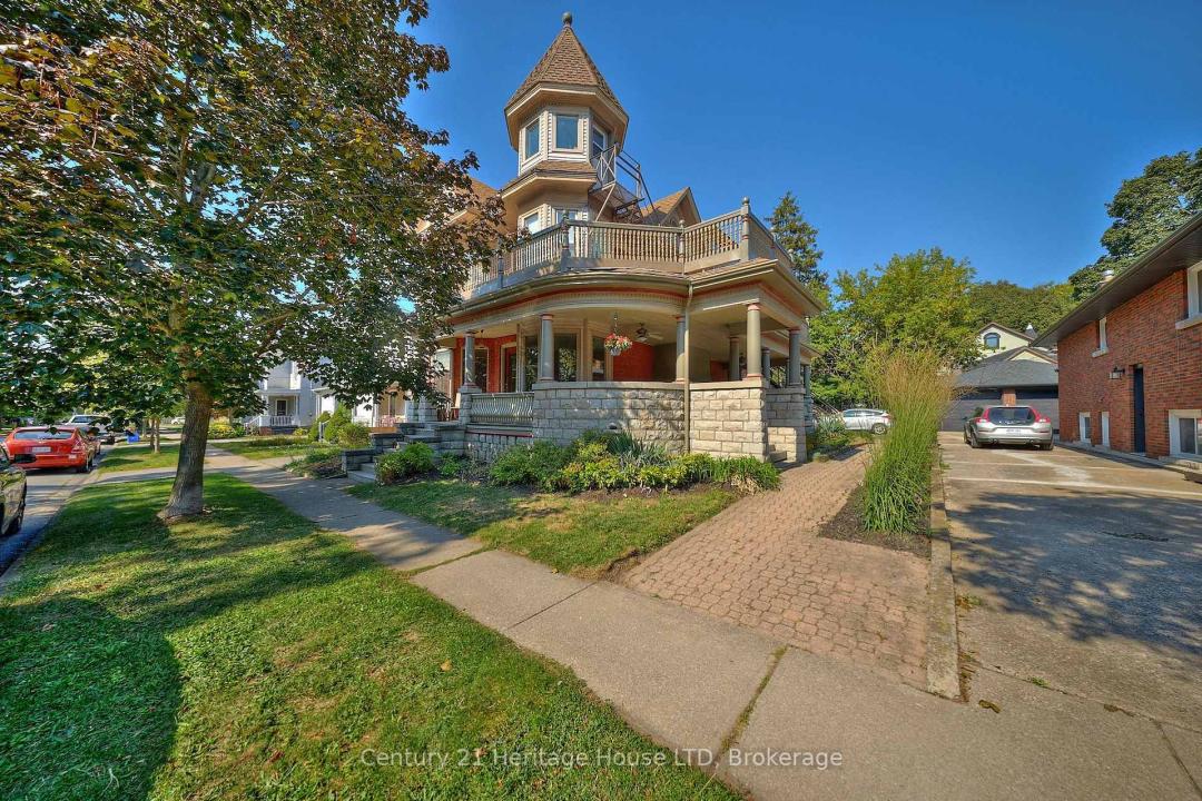 8 MONTEBELLO PLACE, St. Catharines, 安大略省 L2R 6B6, 加拿大