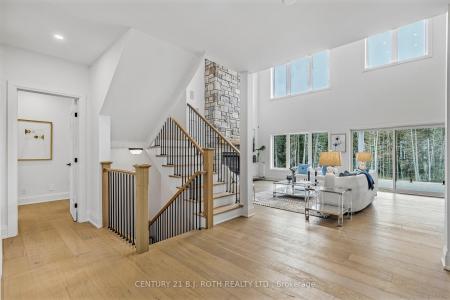 8 CLYDESDALE COURT, Oro-Medonte-, オンタリオ L0K 1E0, カナダ