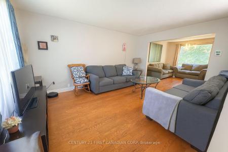 46 COMOX COURT, London South, Ontario N6K 3K9, Kanada