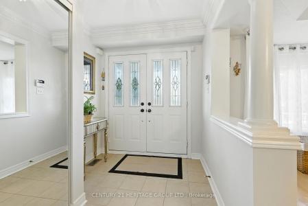 106 LAURENDALE AVENUE, Georgina, Ontario L4P 4E8, Kanada