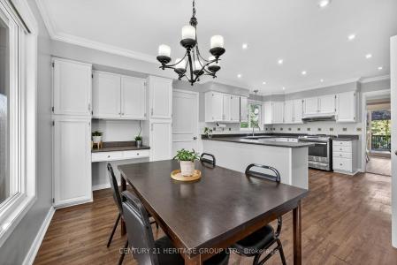 83 FLETCHER STREET, Bradford West Gwillimbury, אונטריו L3Z 1M1, קנדה 