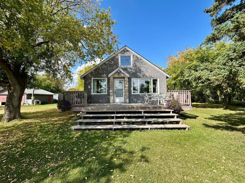 1089 BREEZY POINT ROAD, St Andrews, Manitoba R1A 2A7, Canada