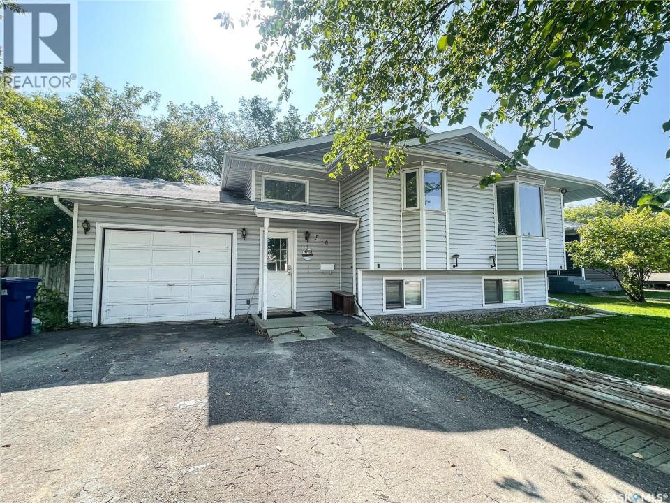 516 5TH AVENUE W, Meadow Lake, Saskatchewan S9X 1A9, Kanada