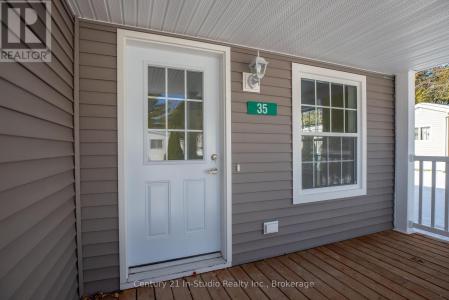 35 SUSSEX SQUARE, Georgian Bluffs, Ontario N4K 5N5, Kanada