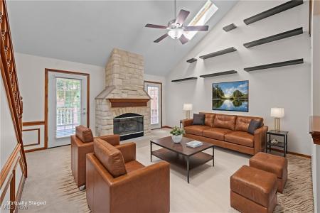 7146 Maple Street , B, Mentor, Ohio 44060, Estados Unidos